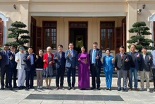 Une délégation de l'Association des hommes d'affaires et d'investissement Vietnam - République de Corée (VKBIA) et celle du Comité social et culturel du Conseil de la province autonome spéciale de Gangwon de la République de Corée en visite de travail à Dà Nang. Photo: VKBIA