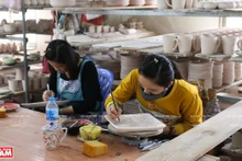 Dans le village artisanal de la céramiques Bat Trang. Photo : VNA.