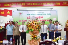 Cérémonie marquant le 55e anniversaire de la fondation de l'Hôpital de l'amitié Vietnam-Cuba. Photo: VNA