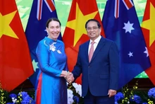 Le Premier ministre Pham Minh Chinh et la présidente du Sénat australien Sue Lines. Photo: VNA