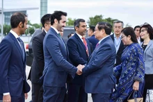 Le Premier ministre Pham Minh Chinh, son épouse et une délégation de haut rang du Vietnam ont quitté Hanoi dimanche matin 27 octobre pour effectuer des visites officielles aux Émirats arabes unis (EAU) et au Qatar. Photo: baoquocte