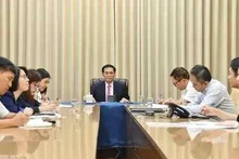 Les chefs de la diplomatie vietnamienne et britannique ont eu une conversation téléphonique le 10 mai. Photo: journal Quoc te