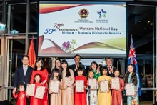 Lors de la cérémonie du prix du concours « Je suis super fort en vietnamien » pour les enfants vietnamiens résidant dans toute l’Australie. Photo: Consulat général vietnamien à Sydney 