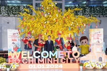 Accueil de premiers passagers internationaux à Hô Chi Minh-Ville. Photo : Vietjet.