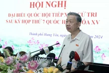 Le président To Lam à la rencontre d'électeurs de Hung Yen. Photo : VNA.