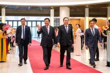 Le président de l'Assemblée nationale, Tran Thanh Man, accueille le secrétaire général et président du Laos, Thongloun Sisoulith, à l'occasion de la visite officielle au Vietnam en septembre 2024. Photo: quochoi.vn