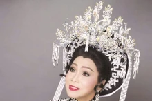 À l’âge de 79 ans, Bach Tuyêt souhaite toujours transmettre l’amour pour le cai luong aux jeunes. Photo : collaborateur/CVN.