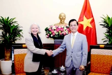 Le vice-ministre des Affaires étrangères Ha Kim Ngoc (à droite) et Tammi Lynn Sharpe, représentante du Haut Commissariat des Nations unies pour les réfugiés (UNHCR) au Vietnam. Photo: baoquocte