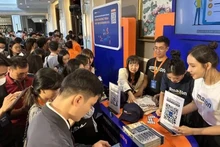 Selon un récent rapport sur les opportunités d'exportation directe via le commerce électronique au Vietnam réalisé par Access Partnership Analytics, les exportations du commerce électronique de détail du Vietnam devraient atteindre 296,3 billions de dongs en 2027. Photo : VNA.