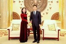 La vice-ministre des Affaires étrangères, Nguyen Minh Hang, et Liu Ning, secrétaire du Comité du Parti communiste chinois (PCC) de la région autonome Zhuang du Guangxi. Photo : baoquocte.vn