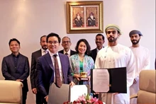 VinFast Auto a signé un accord de coopération avec Bahwan Automobiles Trading Company (BAT) sur la distribution de véhicules électriques sur le marché d’Oman. Photo: vtcnews.vn