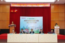 L'échange de vue sur le versement de devises étrangères dans les infrastructures à Ho Chi Minh-Ville. Photo : VNA