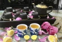 L’aromatisation du thé au lotus est une technique exigeante, méticuleuse mais aussi un véritable art de vivre. Photo : NDEL