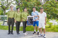 Après quelques analyses, on sait qu'il s'agit d'un gibbon à joues rouges figurant dans la liste des animaux forestiers menacés, précieux et rares du groupe IB. Photo: NDEL