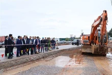 Le Premier ministre Pham Minh Chinh inspecte des ouvrages clés de Hai Duong. Photo : VNA.