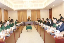 Le secrétaire général du Comité central du Parti populaire révolutionnaire lao (PPRL) et président lao, Thongloun Sisoulith, reçoit la délégation vietnamienne. Photo : VNA.