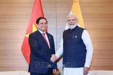 Le Premier ministre Pham Minh Chinh (à gauche) et son homologue indien Narendra Modi. Photo ; VNA.