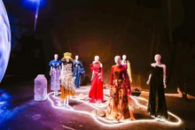 Les designs du styliste Phan Dang Hoang. Photo: sggp.org.vn