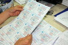 Cartes d'assurance maladie. Photo : VNA.