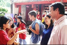Le secteur touristique du Vietnam a connu un boom du nombre de visiteurs étrangers avec plus de 1,5 million de personnes, un record depuis que le pays a rouvert ses portes après la pandémie de Covid-19.Photo: NDEL
