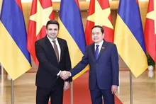 Le président de l'Assemblée nationale, Tran Thanh Man (droite), et son homologue arménien, Alen Simonyan. Photo: VNA