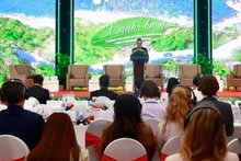 Lors du un colloque ayant pour thème « Pionniers de la double transition pour un Vietnam plus vert ». Photo: NDEL