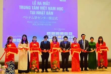 Lors de la cérémonie d'inauguration du « Centre d'études vietnamiennes ». Photo: thoidai