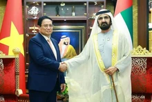 Le Premier ministre Pham Minh Chinh et le vice-président émirati et Premier ministre Mohammed ben Rashid Al Maktoum. Photo : VNA.