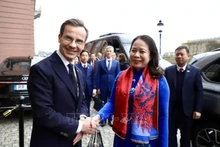 Le Premier ministre suédois Ulf Kristersson et la vice-présidente vietnamienne Vo Thi Anh Xuan. Photo : VNA.