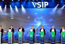 Le vice-Premier ministre Trân Hông Ha assiste à la cérémonie de mise en chantier du parc industriel Vietnam-Singapour (VSIP) dans le district de Thach Ha, province de Ha Tinh. Photo . VNA.
