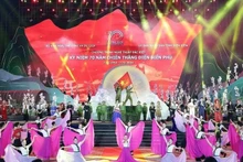 Programme artistique spécial « Diên Biên Phu – jalon d'or de l'histoire vietnamienne » à Diên Biên. Photo: VNA