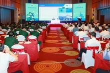 Le Commandement des gardes-frontières et le Groupe national gazo-pétrolier du Vietnam (Petrovietnam - PVN) organisent le bilan des 5 ans de mise en œuvre du Règlement de coordination dans la mise en œuvre des tâches de défense de la sécurité et de la sûreté des activités gazo-pétrolières et de la souveraineté, de la sécurité, de l'ordre social dans la zone frontalière maritime entre les deux unités (période 2019 - 2024). Photo : petrotimes.vn