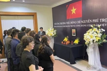 L'ambassade du Vietnam en Indonésie a ouvert le 25 juillet, un registre de condoléances et organisé une cérémonie funéraire du secrétaire général du Comité central du Parti communiste du Vietnam Nguyên Phu Trong. Photo : VNA.
