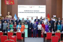 Une rencontre à l’occasion du 50e anniversaire de l’établissement des relations diplomatiques entre le Vietnam et l'Argentine, en octobre 2023. Photo : baoquocte