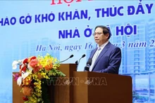 Le Premier ministre Pham Minh Chinh préside le 16 mars une conférence en ligne sur l'élimination des difficultés et la promotion du développement du logement social. Photo : VNA.