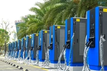 Une station de recharge de VinFast dans le district de Long Bien à Hanoi. (Photo de VinFast)