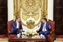 Le vice-ministre vietnamien des Affaires étrangères, Nguyen Minh Vu (à droite), et le ministre du Commerce du Costa Rica, Manuel Tovar. Photo: baoquocte