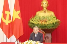 Le secrétaire général du Parti communiste du Vietnam et président de la République Tô Lâm lors de son entretien téléphonique avec le président sud-coréen Yoon Suk Yeol. Photo : VNA.
