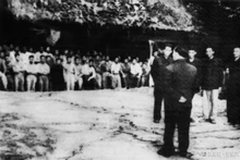 Le général Vo Nguyen Giap assigne des tâches de combat aux unités au Poste de commandement de la campagne de Dien Bien Phu. Photo : VNA