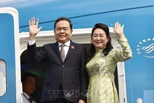 Le président de l'Assemblée nationale (AN) Tran Thanh Man et son épouse. Photo : VNA.