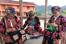 Des femmes de l'ethnie Lô Lô. Photo : VNA.