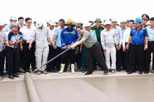 Le Premier ministre Pham Minh Chinh sur le chantier du projet de l'aéroport international de Long Thanh. Photo : VNA.