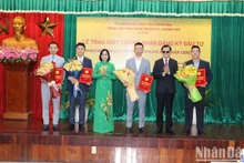 Lors de la cérémonie de remise des certificats d’investissement à 4 nouveaux projets d’IDE. Photo: NDEL