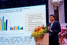 Le secrétaire général de l'Association pédiatrique du Vietnam, Phan Huu Phuc, prend la parole lors de l'événement. Photo : VNA.