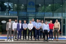 Des responsables du consulat général du Vietnam à Mumbai, du Bureau commercial du Vietnam en Inde, des représentants d'entreprises vietnamiennes et de Tata Consultancy Services d'Inde. Photo : VNA.
