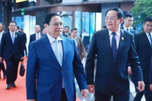 Le Premier ministre vietnamien Pham Minh Chinh (à gauche) et son homologue lao Sonexay Siphandone, le 6 novembre à Kunming, dans la province chinoise du Yunnan. Photo : VNA.