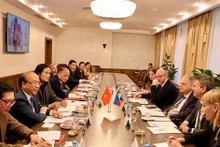 Séance de travail entre la délégation de la VASS et des responsables de l'Académie présidentielle russe de l'économie nationale et de l'administration publique (RANEPA). Photo : VNA.