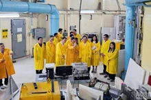 Les délégués visitent le réacteur nucléaire de l'Institut de recherche nucléaire du Vietnam, dans la ville de Da Lat, province de Lam Dong. Photo : NDEL.