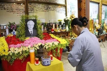 La communauté vietnamienne du Laos commémore le Secrétaire général du Parti Nguyên Phu Trong. Photo : VNA.
