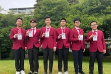 La délégation vietnamienne de six élèves obtient des résultats impressionnants aux Olympiades internationales de mathématiques (OIM) 2024. Photo : VNA.